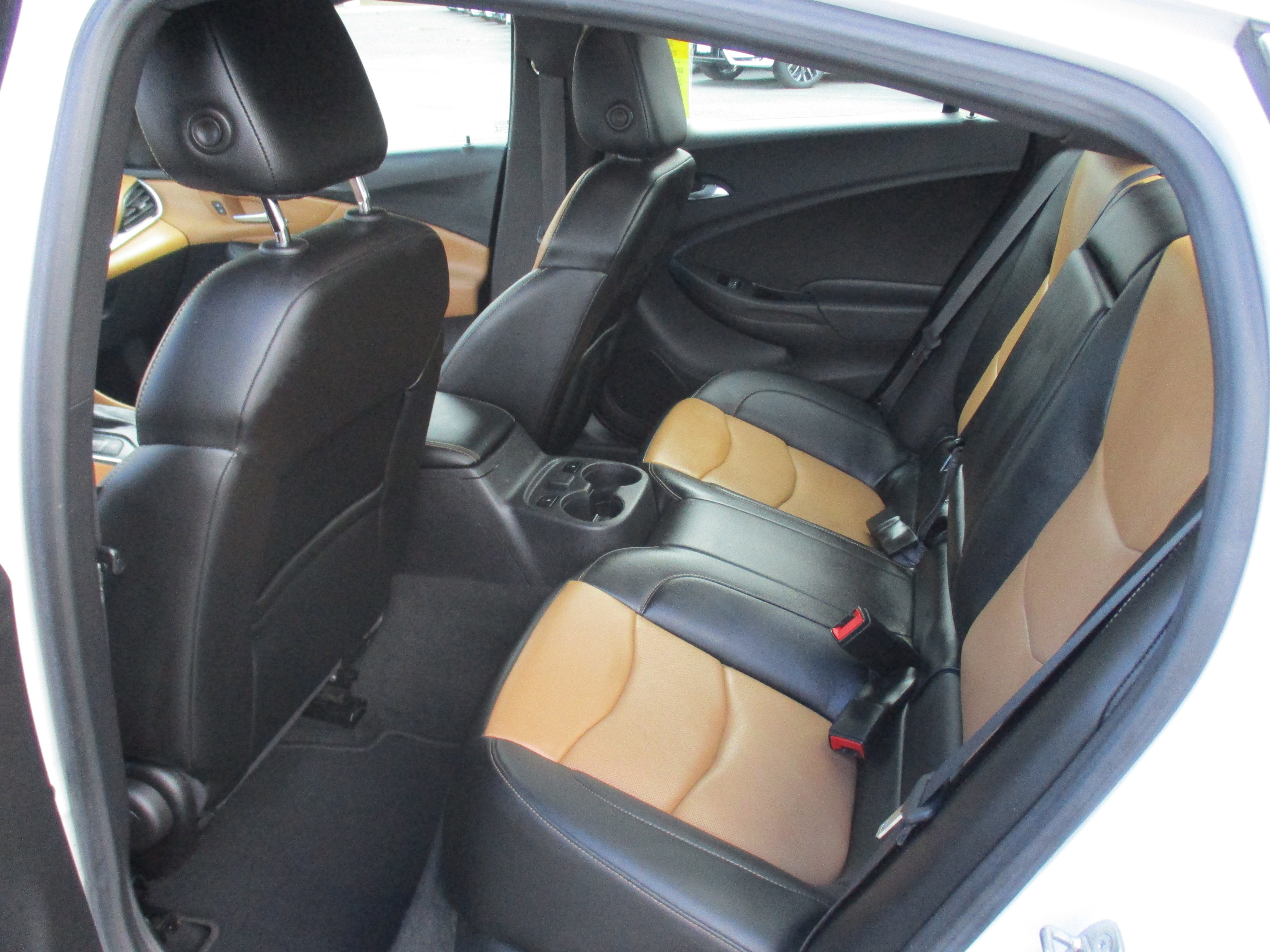 Used 2016 Chevrolet Volt Premier w/ Driver Confidence Package FWD image 11