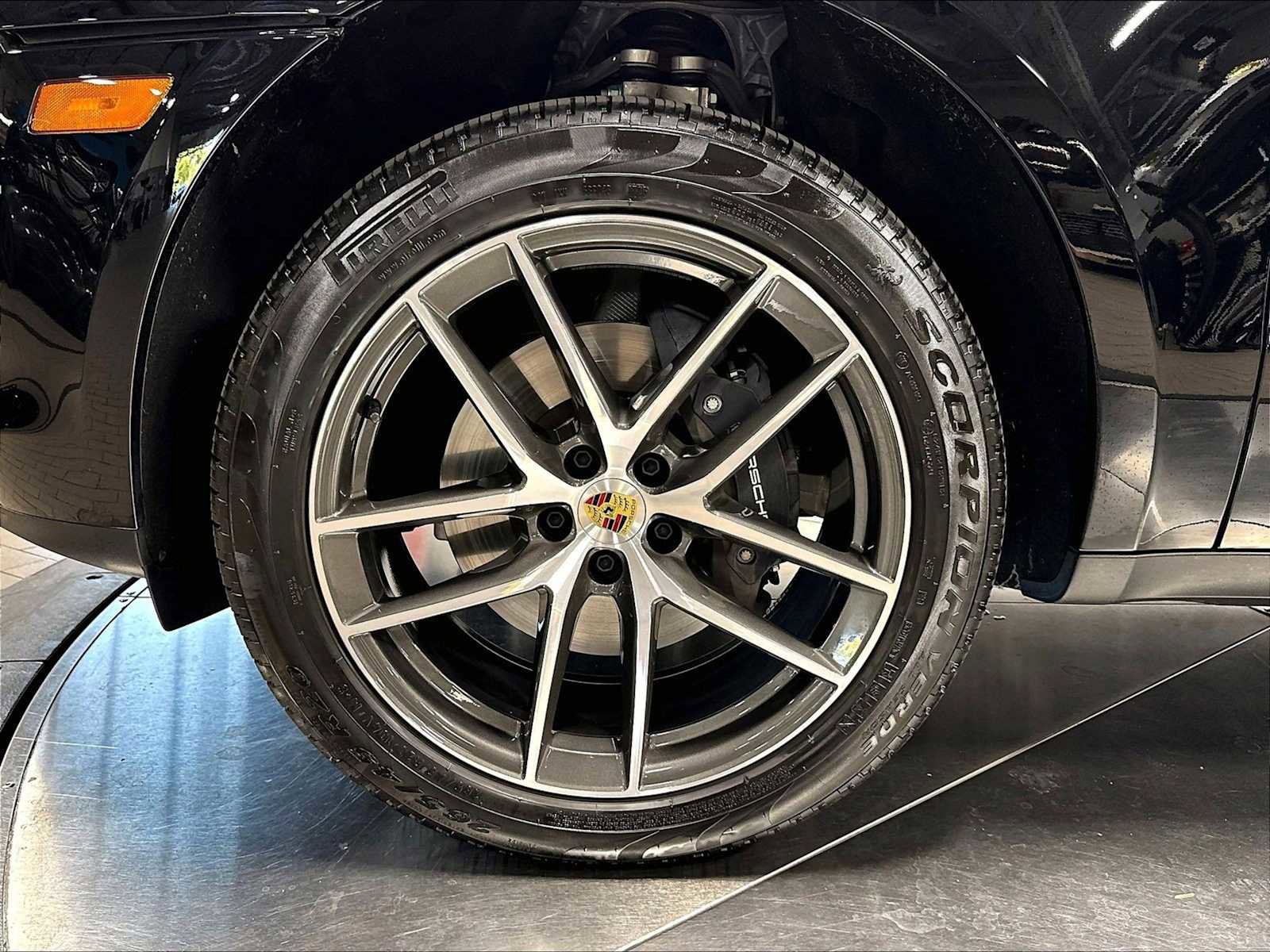 Used 2026 Porsche Macan AWD/4WD image 13