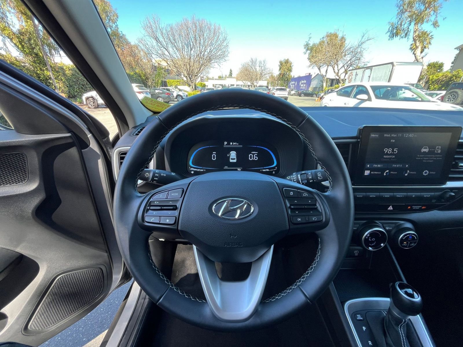 Used 2025 Hyundai Venue SEL image 33