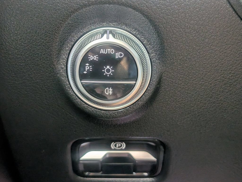 Used 2024 Mercedes-Benz C 300 Sedan image 15