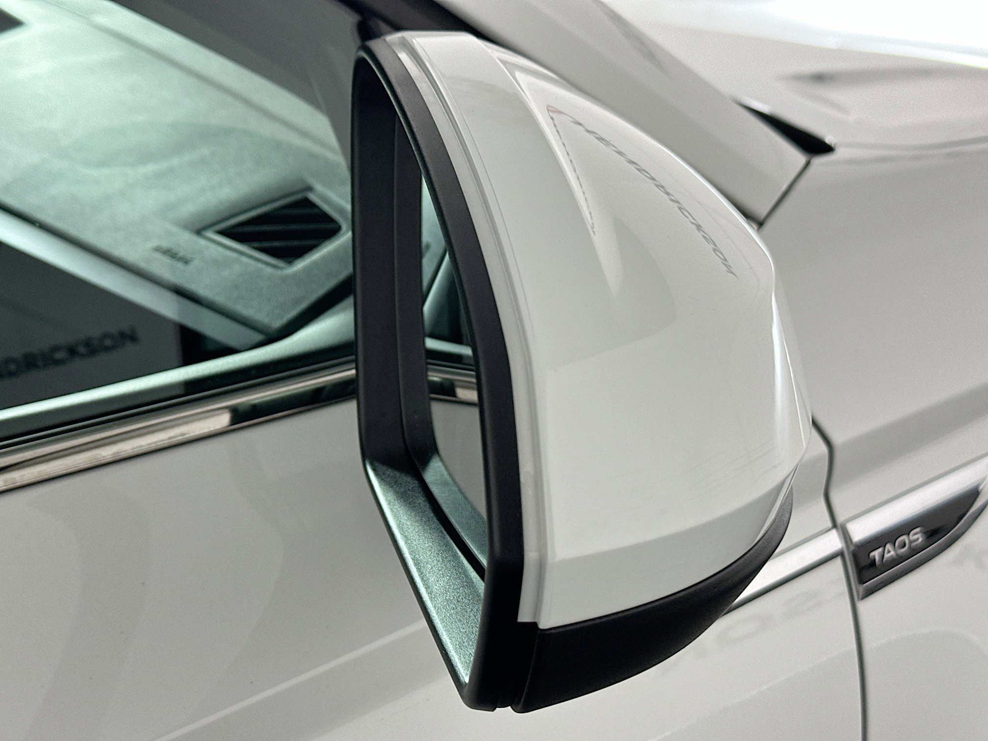 Used 2024 Volkswagen Taos SE image 10