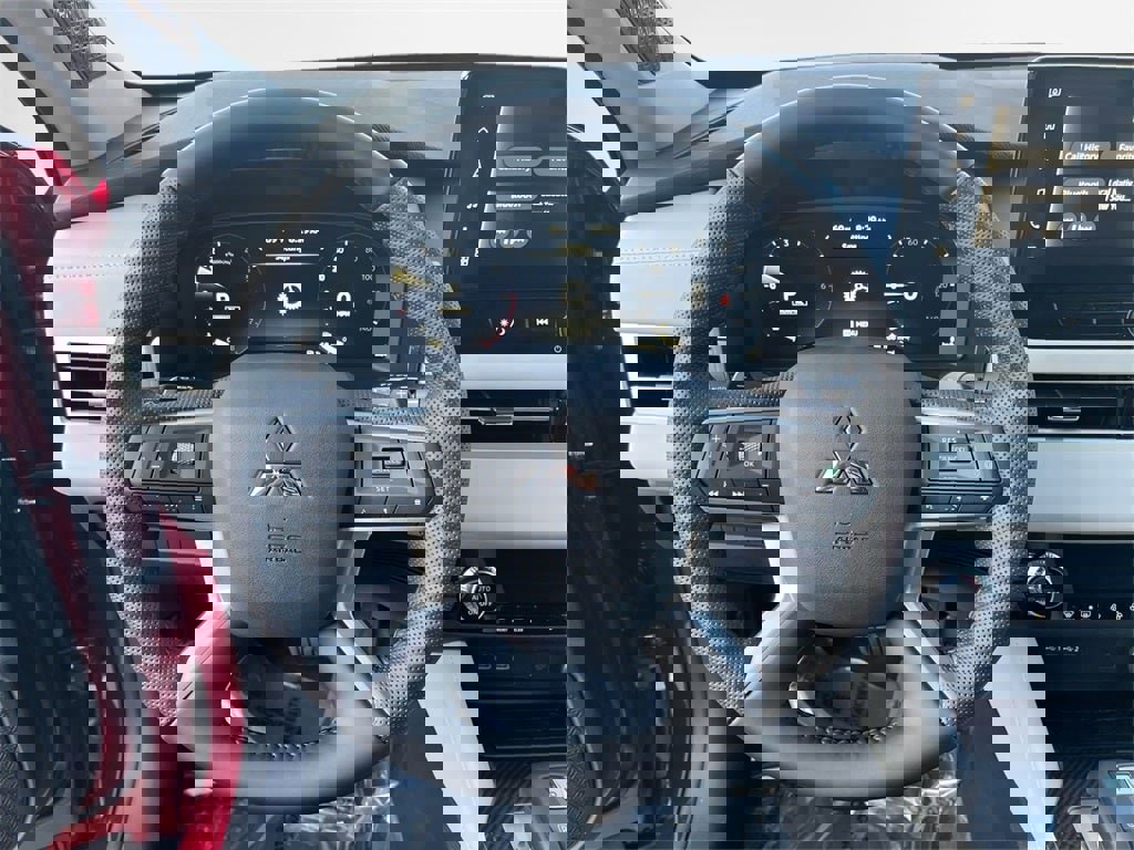 New 2025 Mitsubishi Outlander SE image 13