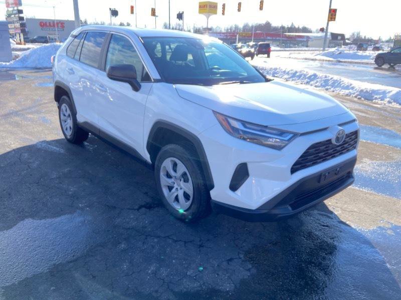 Used 2024 Toyota RAV4 LE image 7