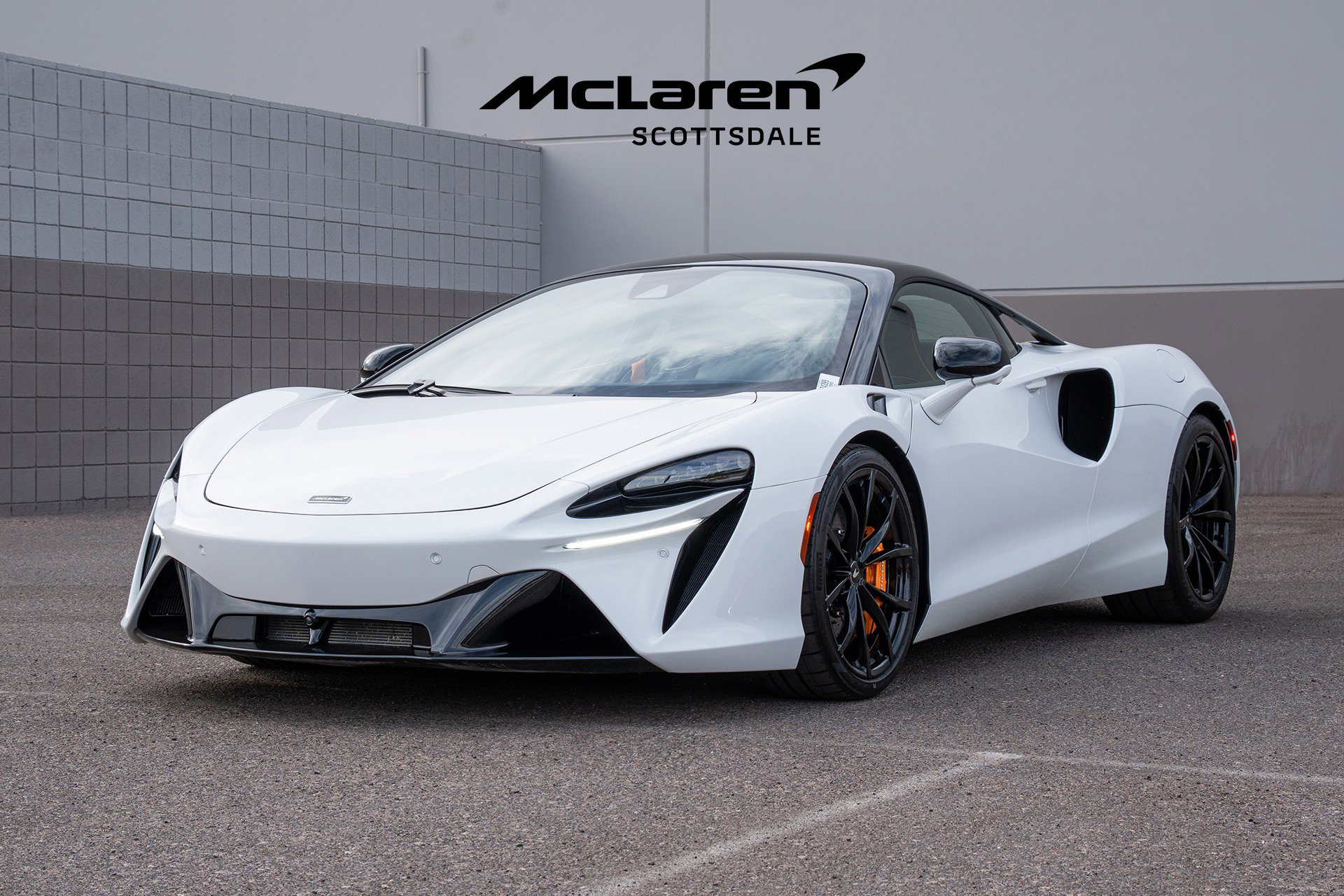 Used 2023 McLaren Artura image 3