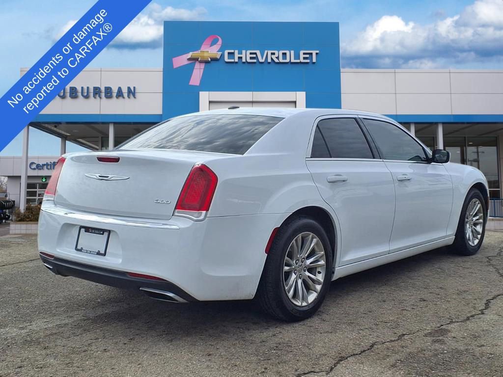 Used 2017 Chrysler 300 Touring w/ Value Package image 4