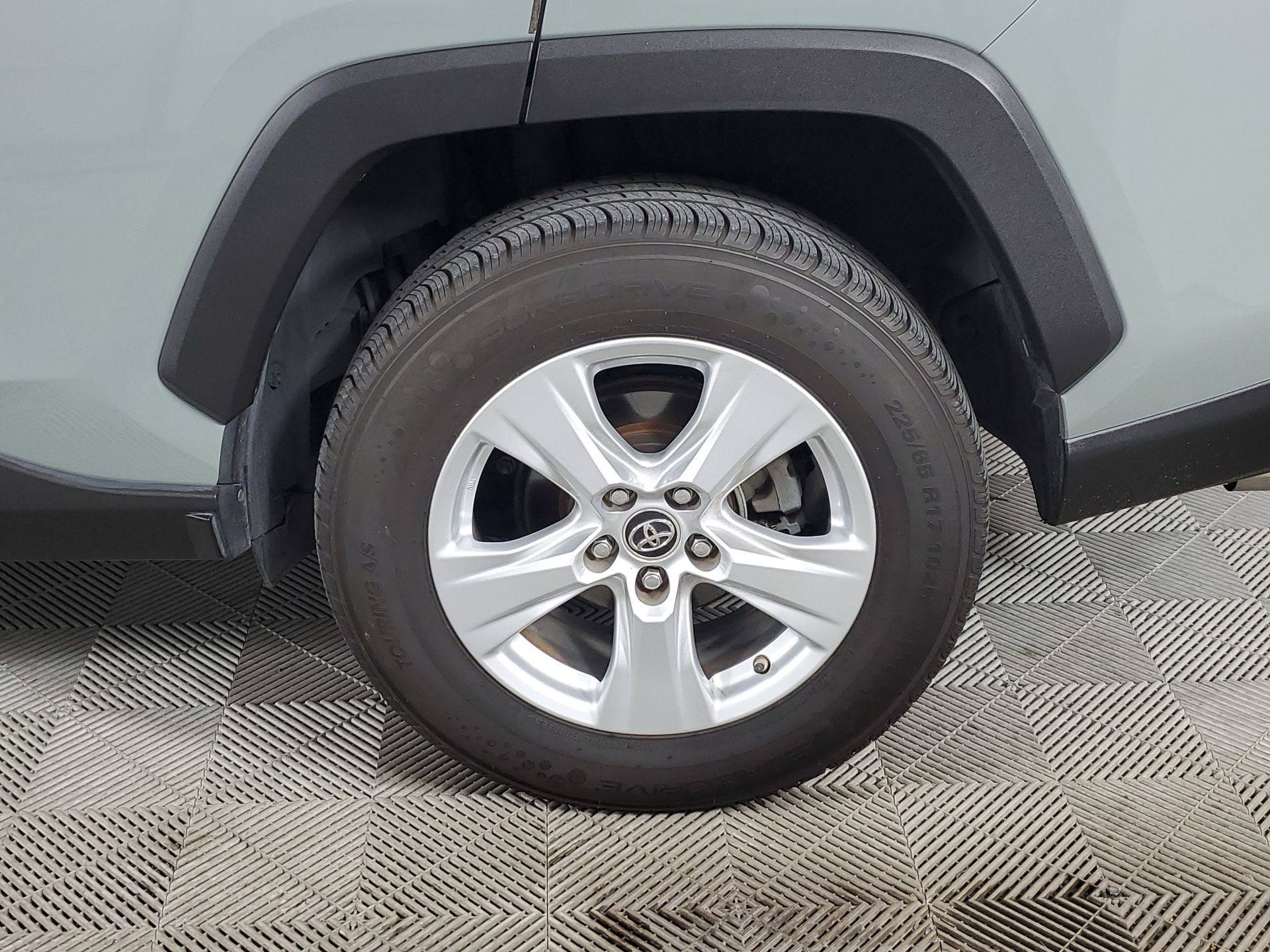 Used 2019 Toyota RAV4 XLE w/ Convenience Package image 18