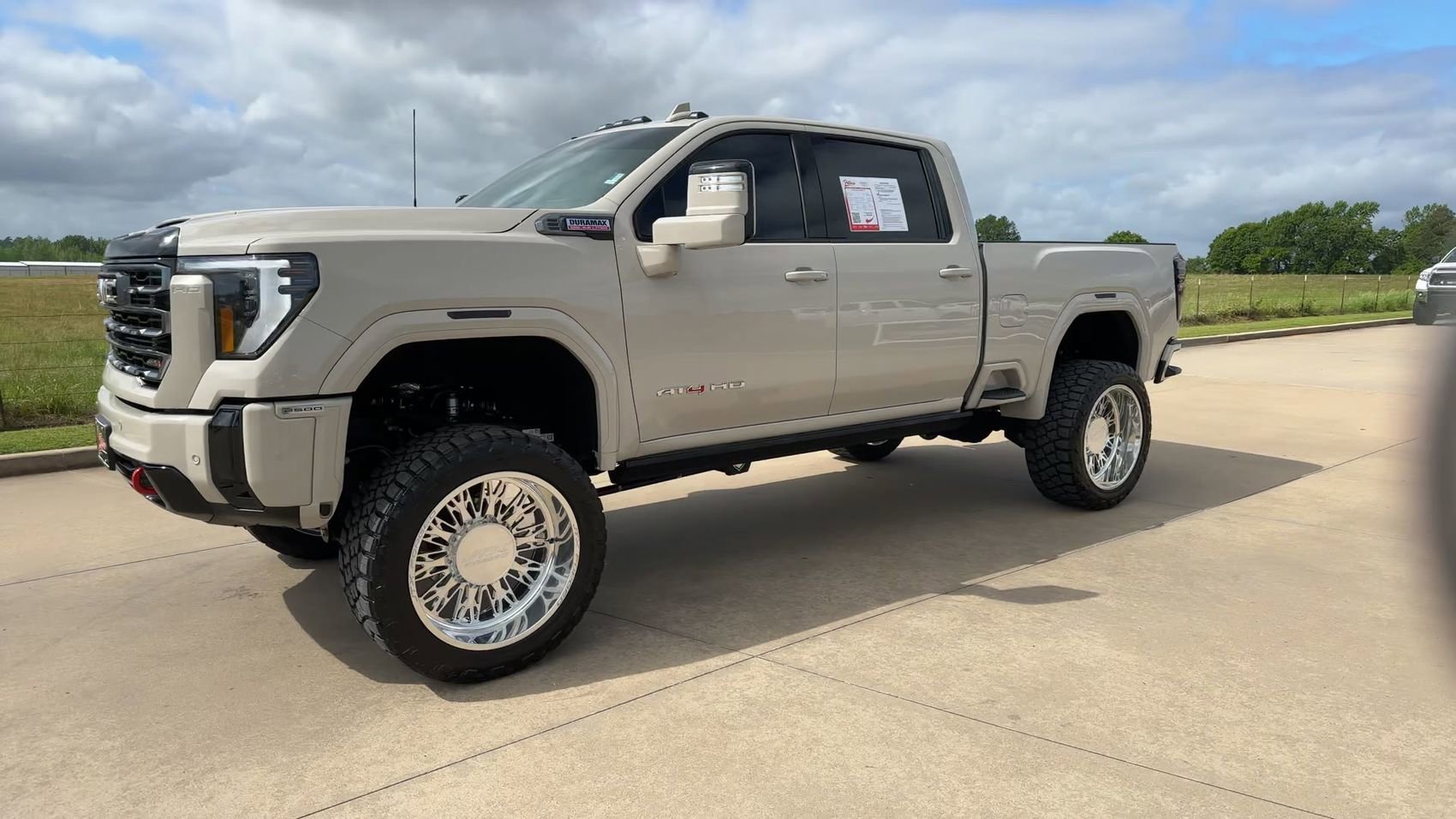 Used 2026 GMC Sierra 2500 AT4 w/ AT4 Premium Plus Package image 4