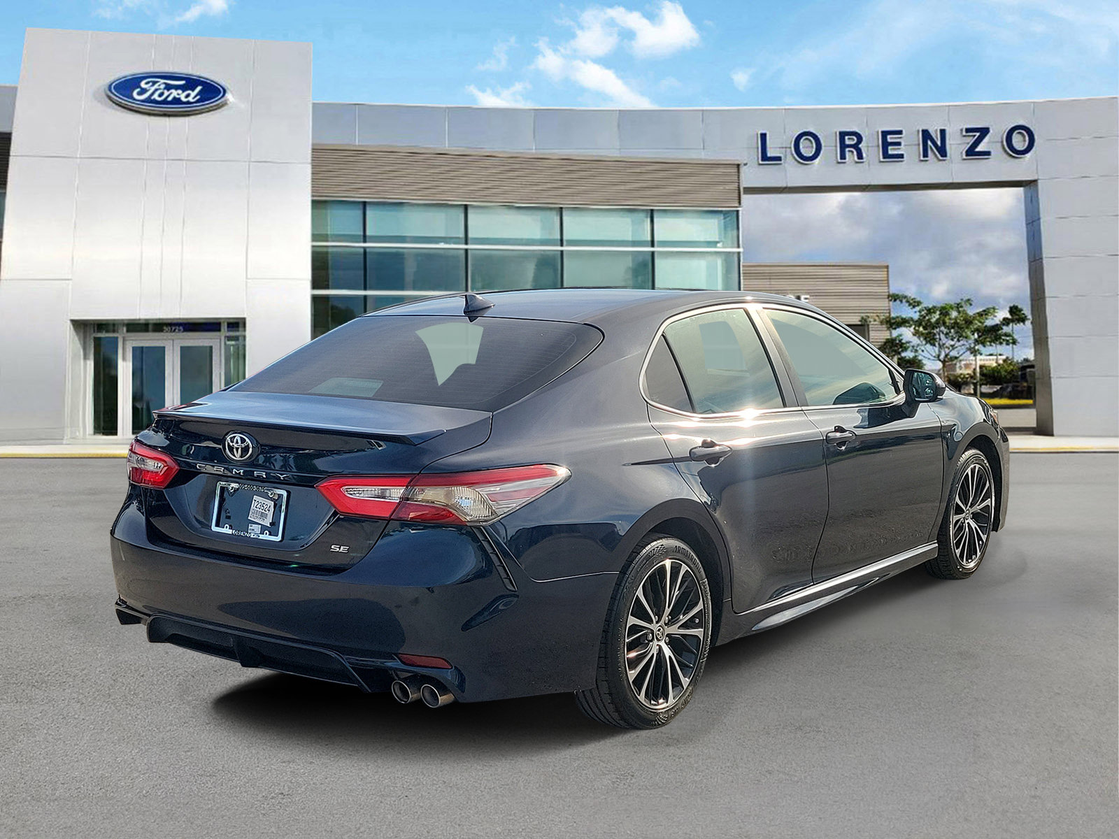 Used 2020 Toyota Camry SE FWD image 5