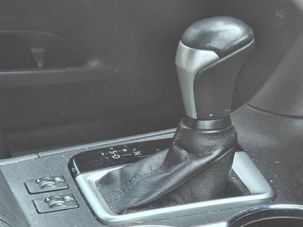 Used 2019 Toyota Highlander XLE FWD image 18