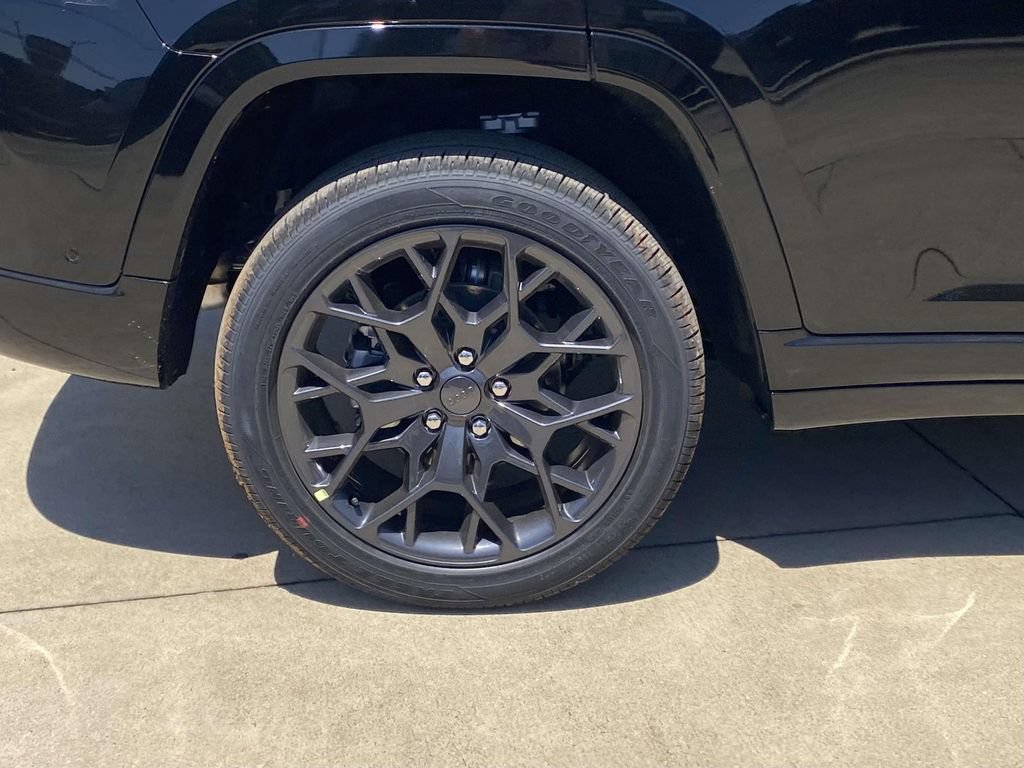 New 2026 Jeep Grand Cherokee Summit w/ Obsidian Package AWD/4WD image 8