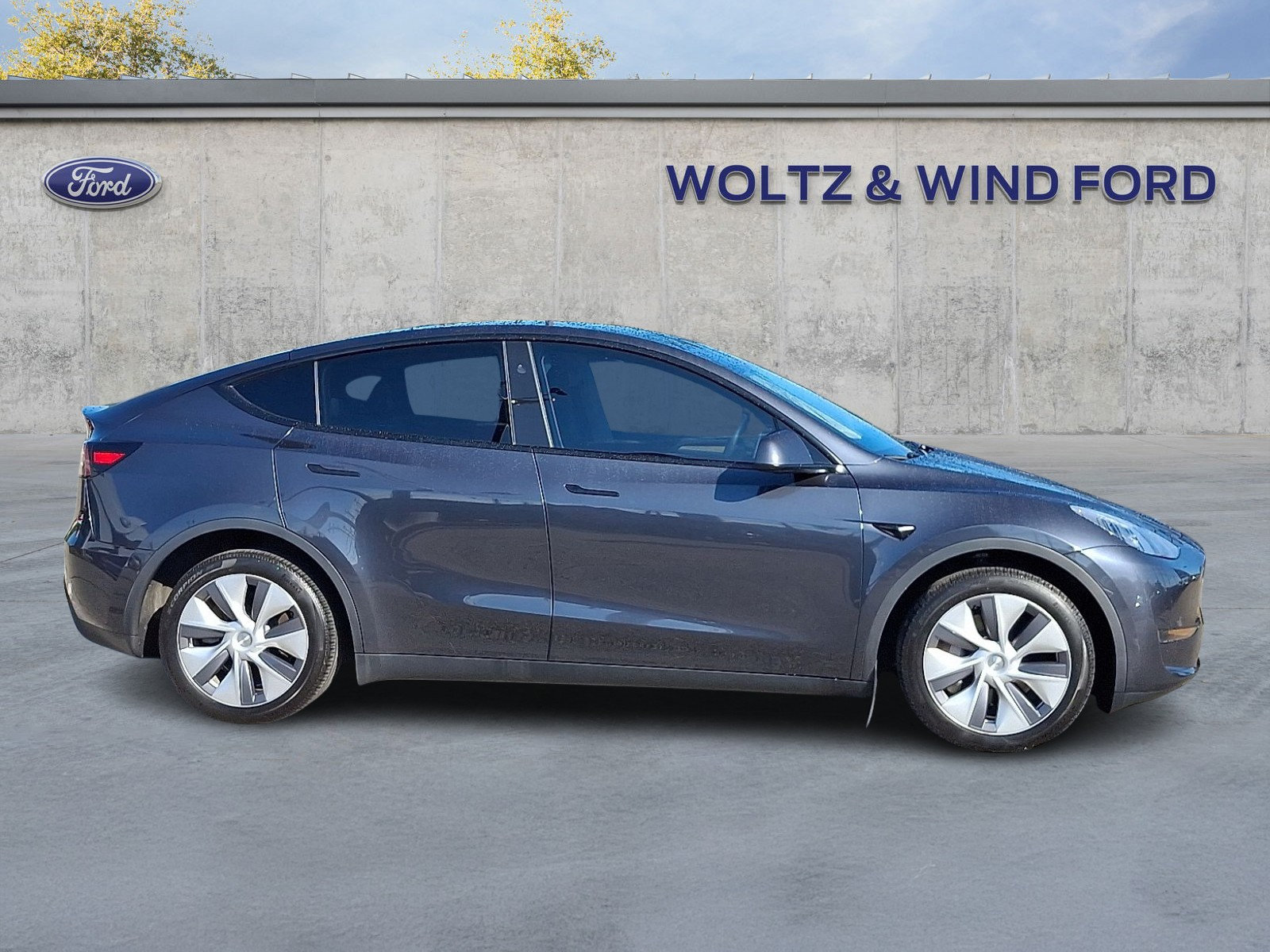 Used 2024 Tesla Model Y Long Range AWD/4WD image 7