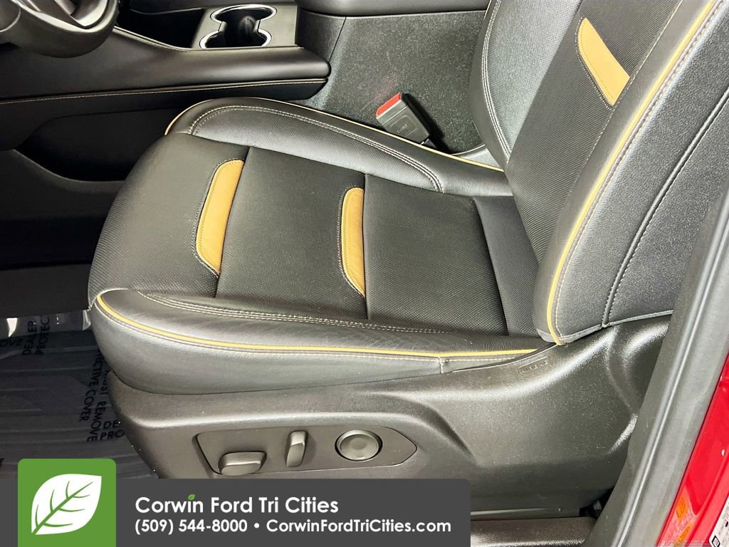 Used 2023 GMC Yukon AT4 w/ Technology Package image 24