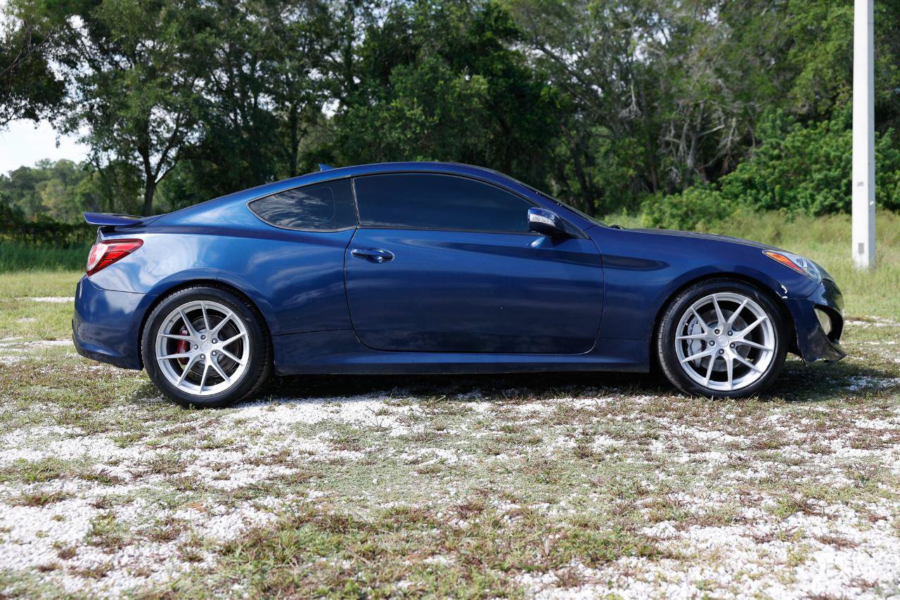 Used 2016 Hyundai Genesis Coupe 3.8 RWD image 13