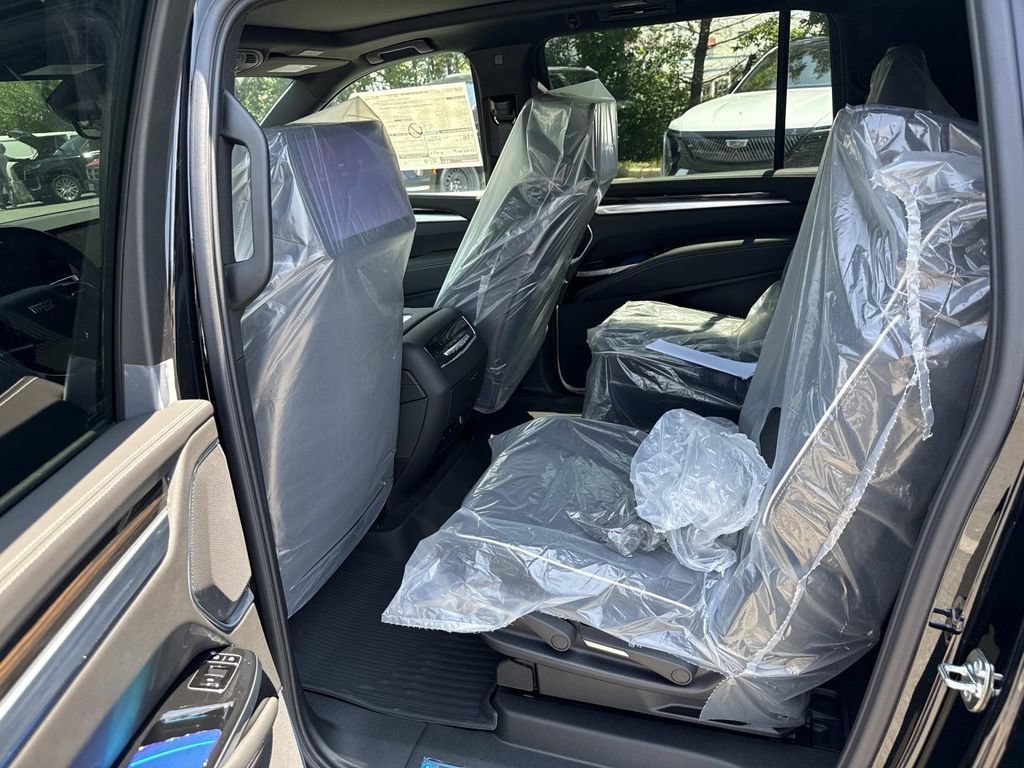 New 2026 Cadillac Escalade ESV Luxury w/ Touring Package AWD/4WD image 9