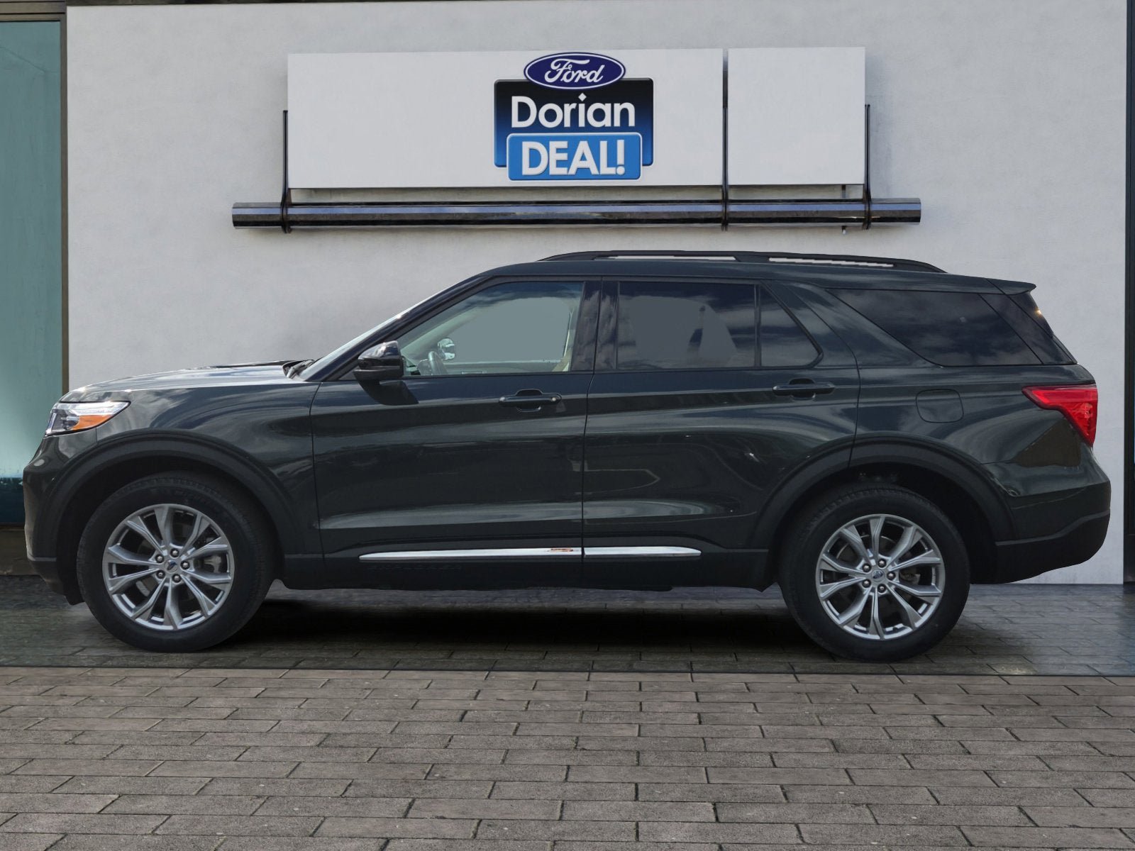 Used 2024 Ford Explorer XLT w/ Equipment Group 202A AWD/4WD image 6
