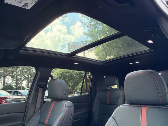 Used 2024 Chevrolet Traverse RS FWD image 32