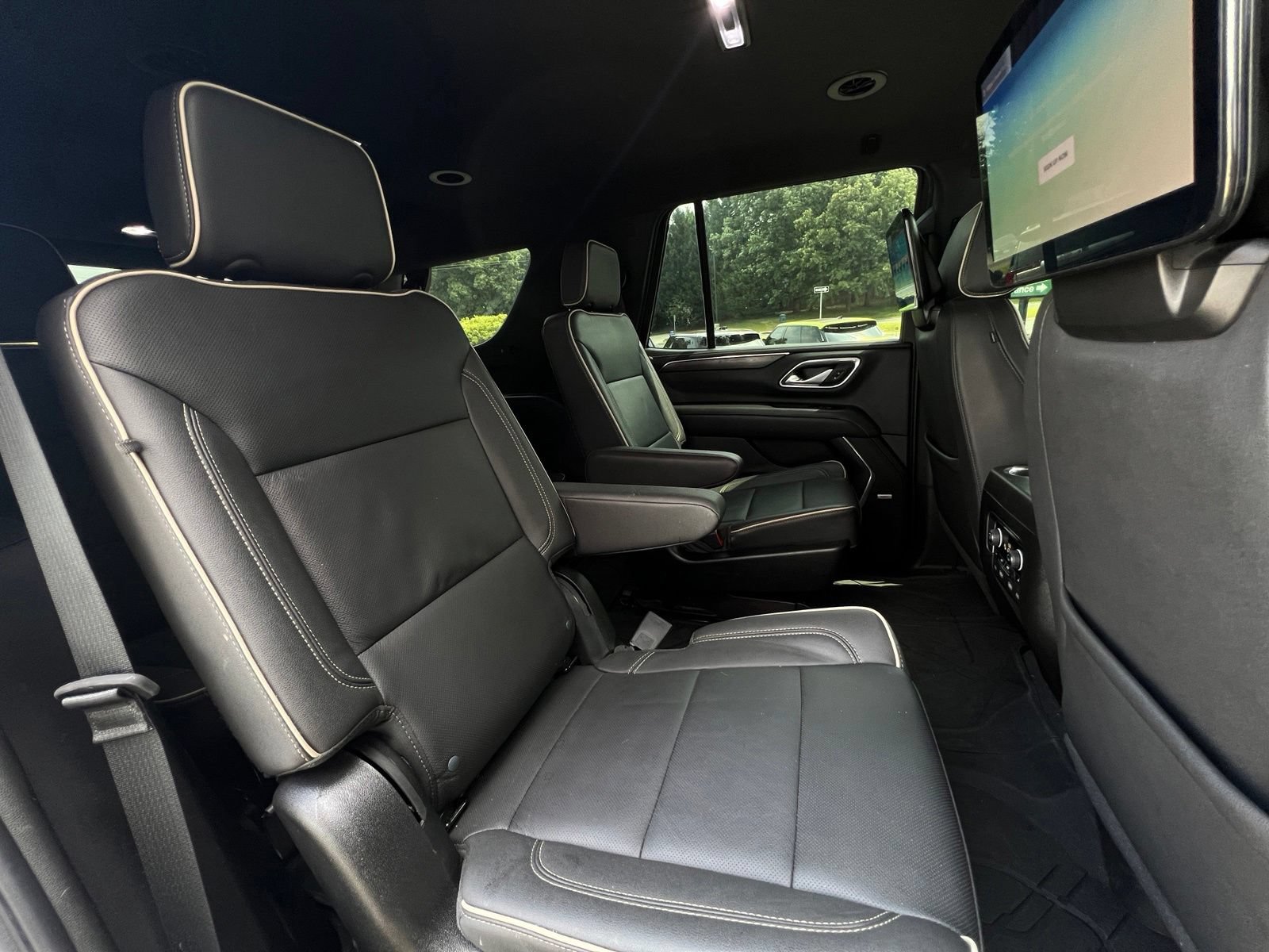 Used 2023 Chevrolet Tahoe Premier w/ Advanced Technology Package AWD/4WD image 23