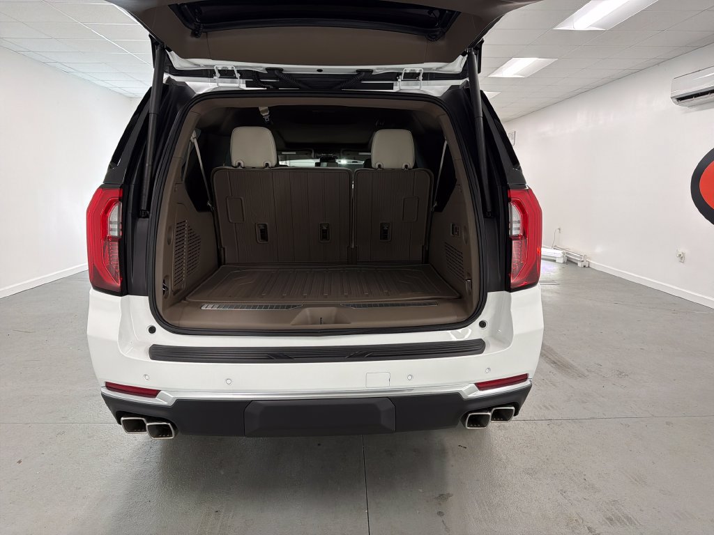 Used 2026 GMC Yukon XL Denali RWD image 7