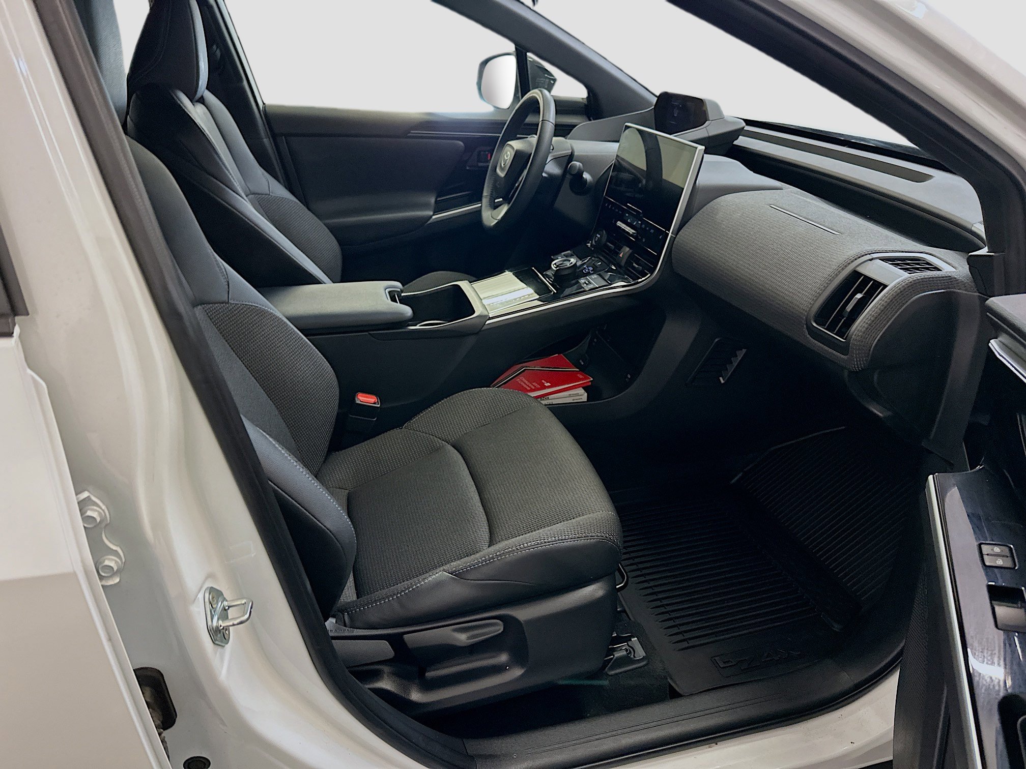 Used 2025 Toyota bZ4X AWD w/ Weather Package image 34