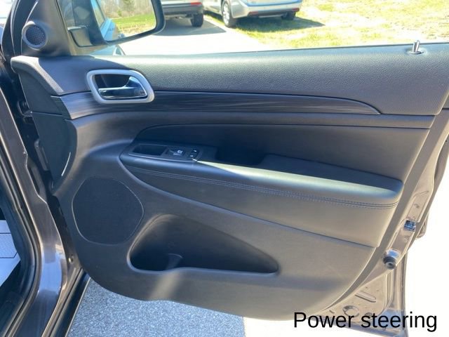 Used 2019 Jeep Grand Cherokee Laredo w/ Security & Convenience Group AWD/4WD image 34