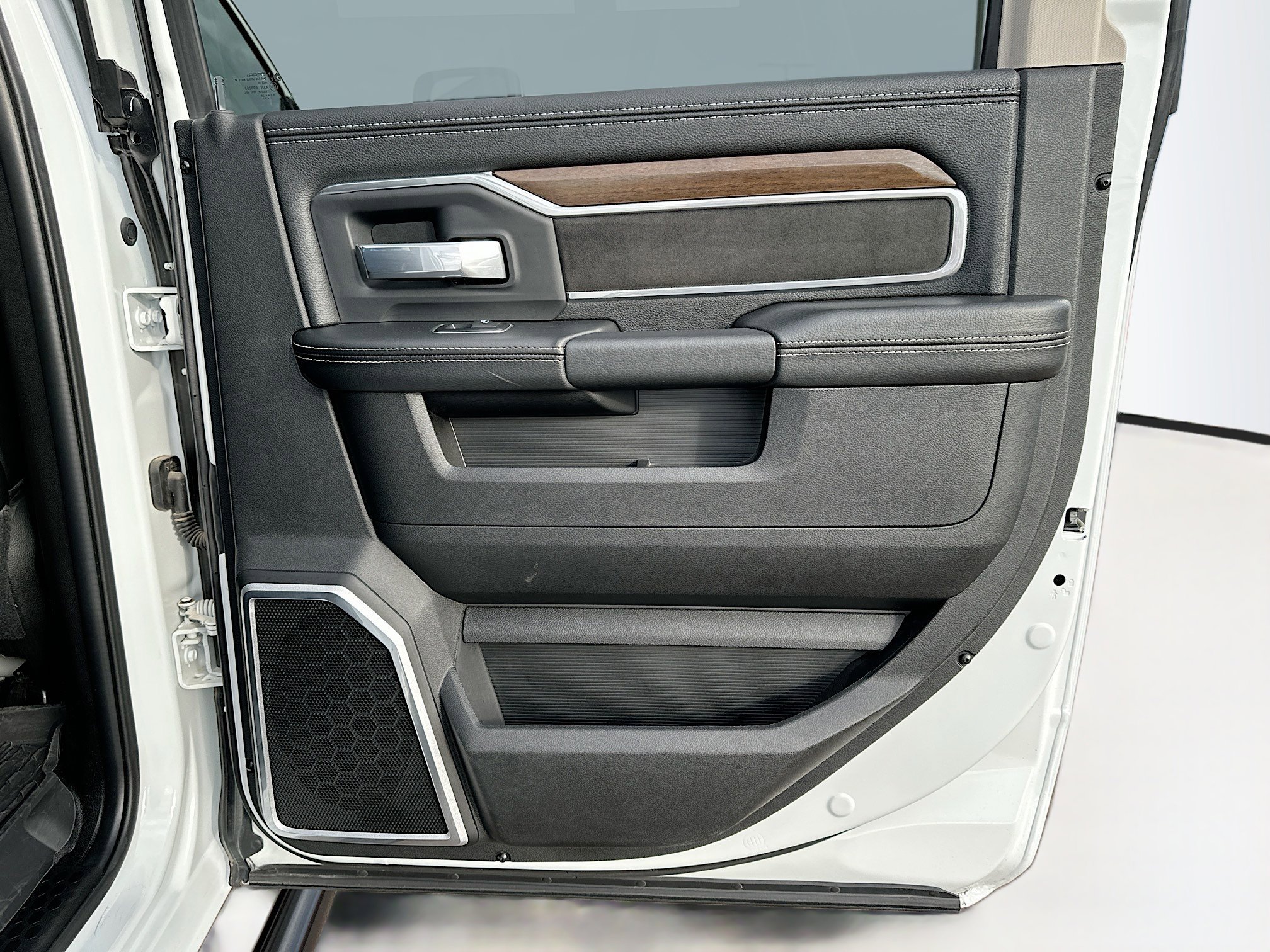 Used 2024 RAM 2500 Laramie image 31