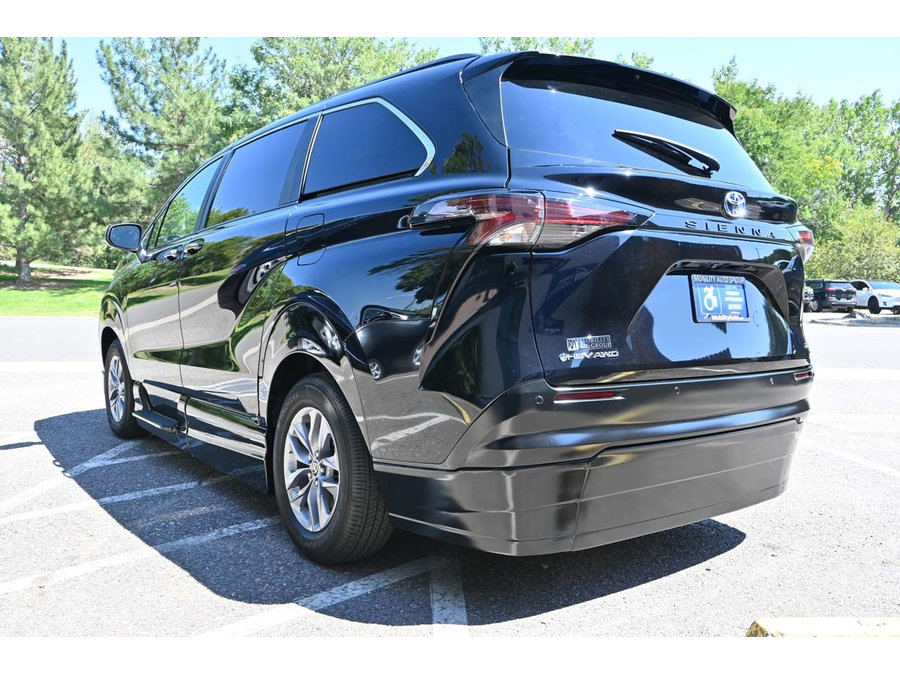 New 2025 Toyota Sienna XLE w/ XLE Plus Package AWD/4WD image 8