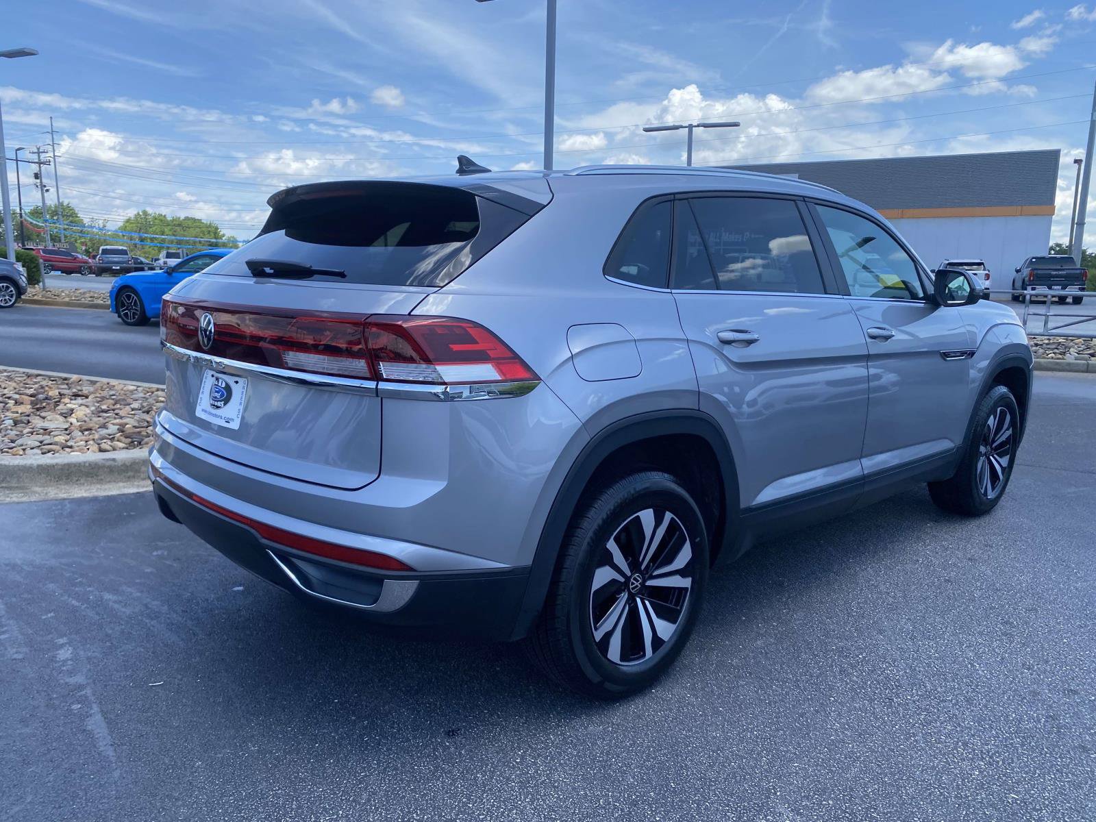 Used 2024 Volkswagen Atlas Cross Sport SE FWD image 7