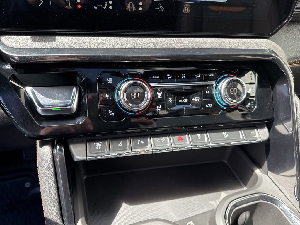 Used 2025 GMC Sierra 3500 AT4 AWD/4WD image 21