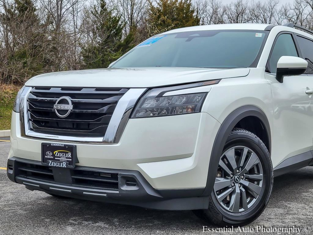 Used 2024 Nissan Pathfinder SV AWD/4WD image 2