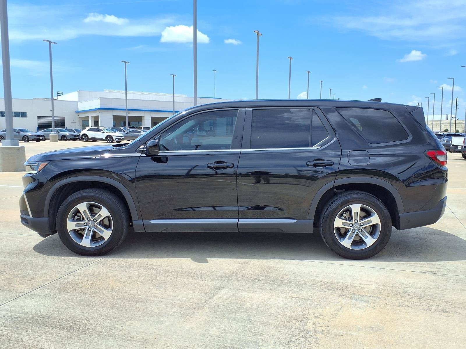 Used 2025 Honda Pilot EX-L image 3
