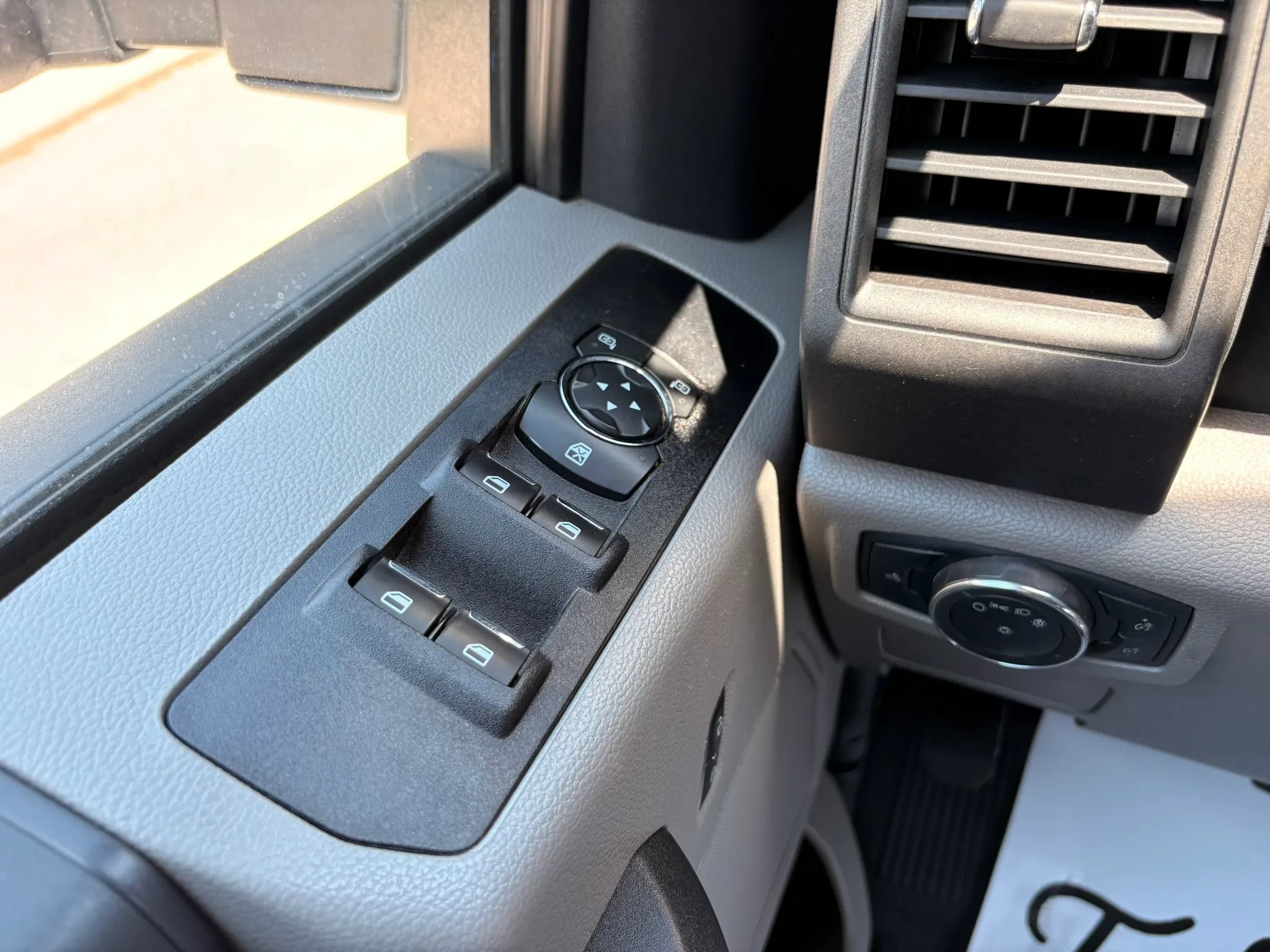 Used 2022 Ford F250 XL w/ Power Equipment Group AWD/4WD image 25