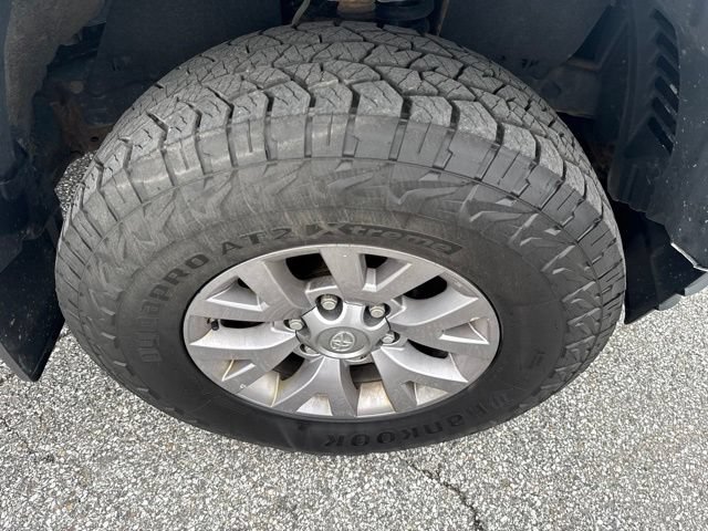 Used 2017 Toyota Tacoma SR5 AWD/4WD image 9