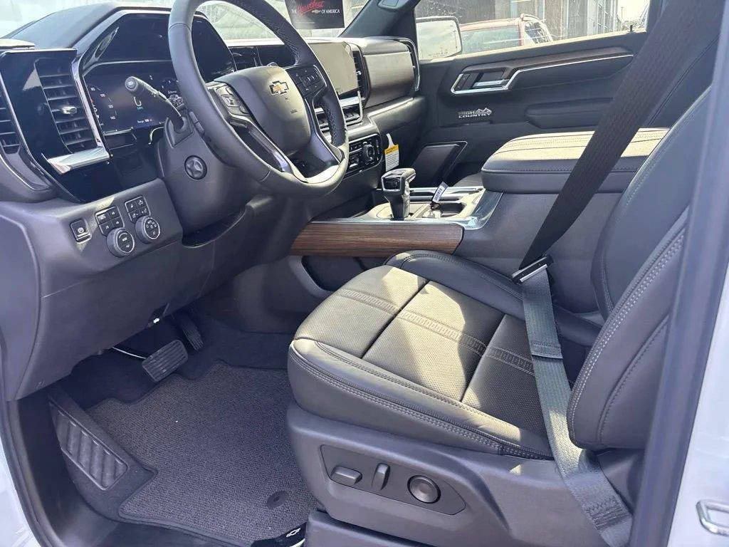 New 2026 Chevrolet Silverado 1500 High Country AWD/4WD image 16