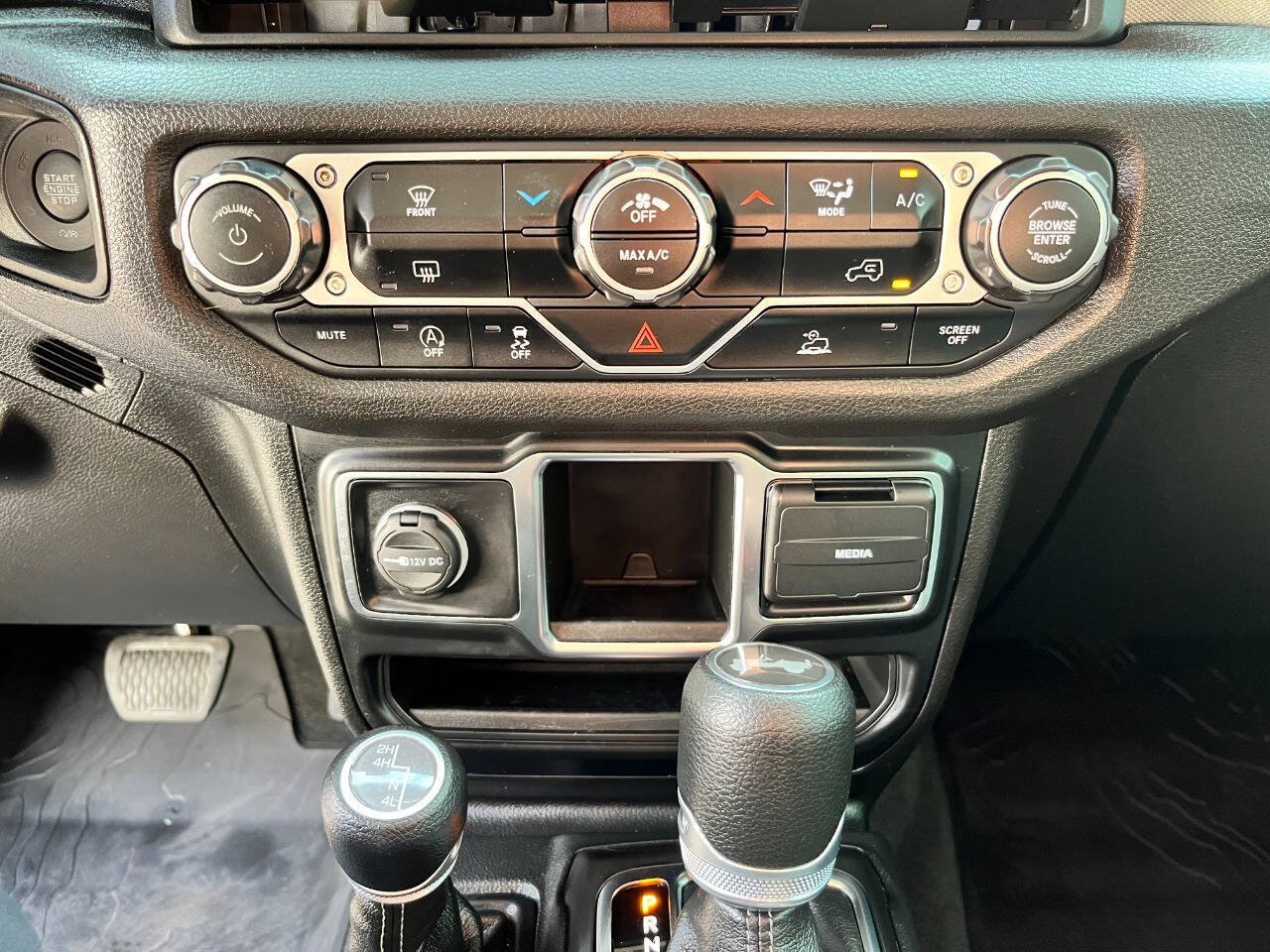 Used 2024 Jeep Wrangler Unlimited Sport AWD/4WD image 34