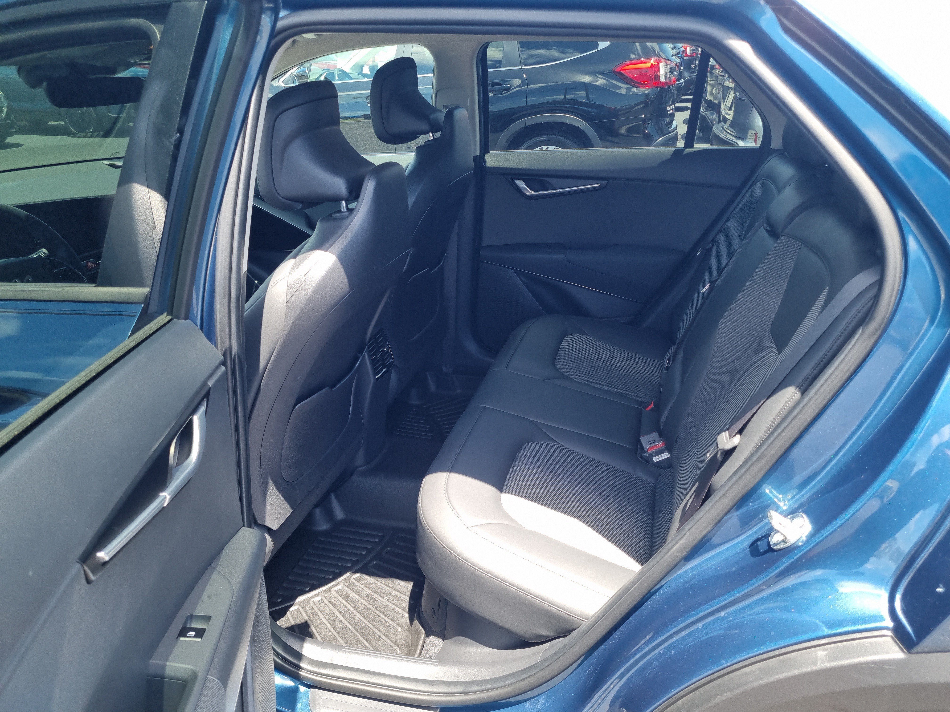 Used 2024 Kia Niro EX FWD image 9