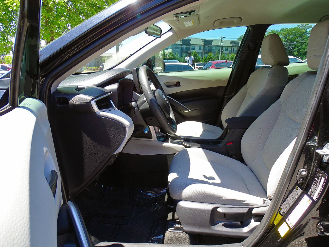 Used 2024 Toyota Corolla Cross L FWD image 19