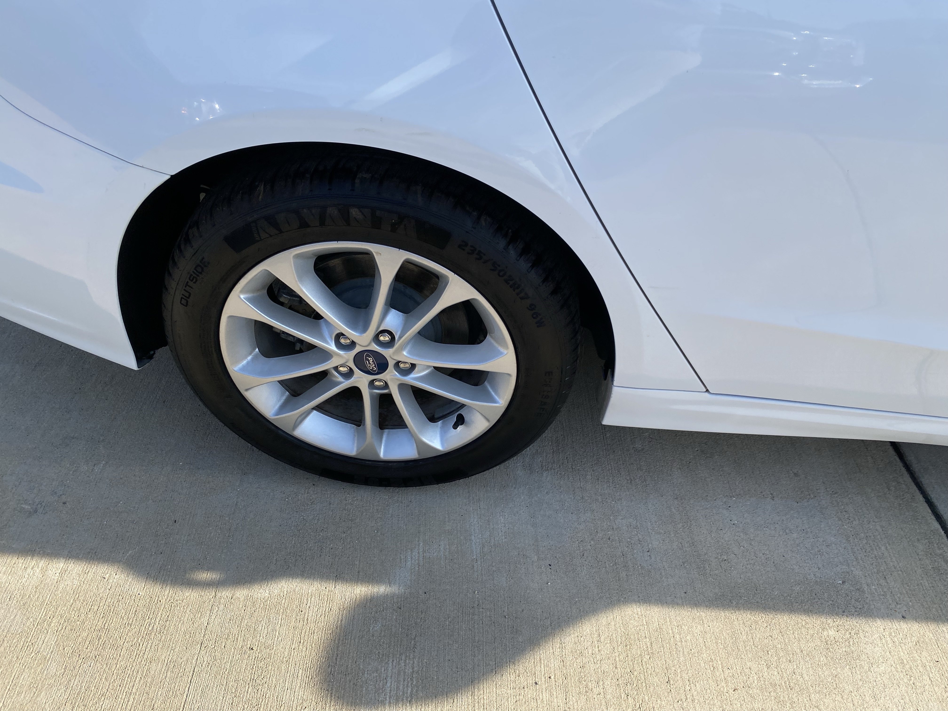 Used 2019 Ford Fusion SE FWD image 4