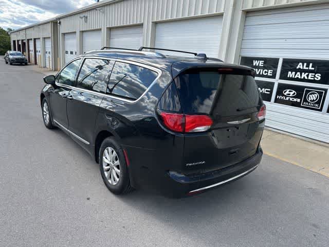 Used 2019 Chrysler Pacifica Touring-L FWD image 17