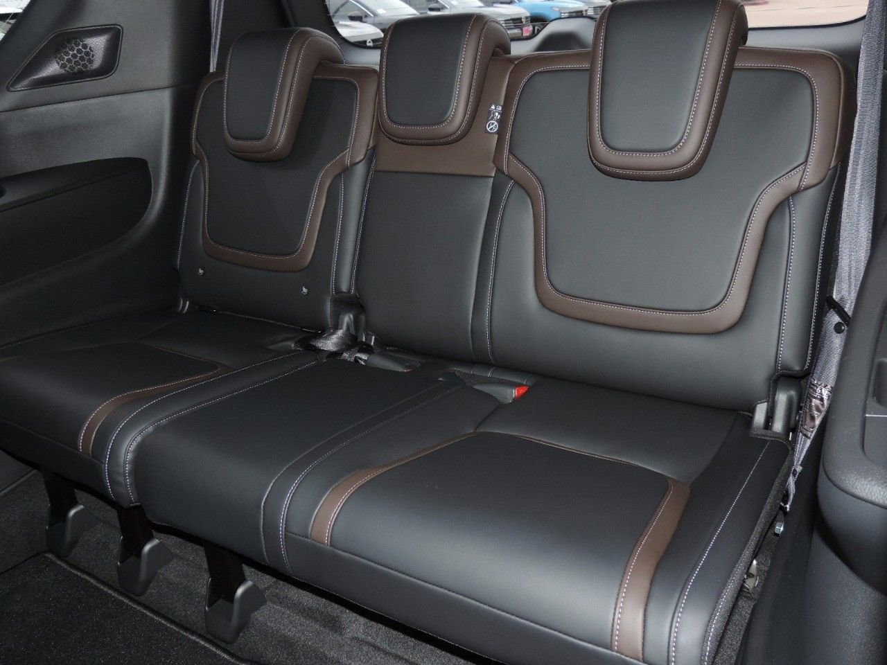 New 2026 Nissan Armada SL w/ Captain's Chari Seat Package image 20