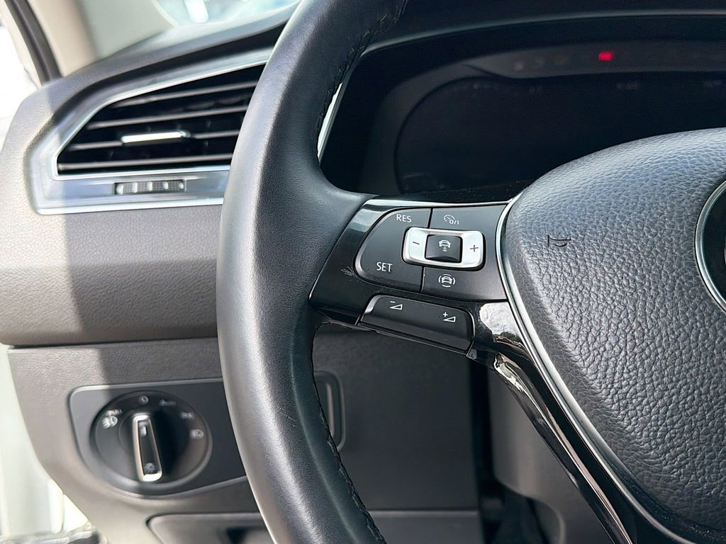 Used 2019 Volkswagen Tiguan SEL image 37