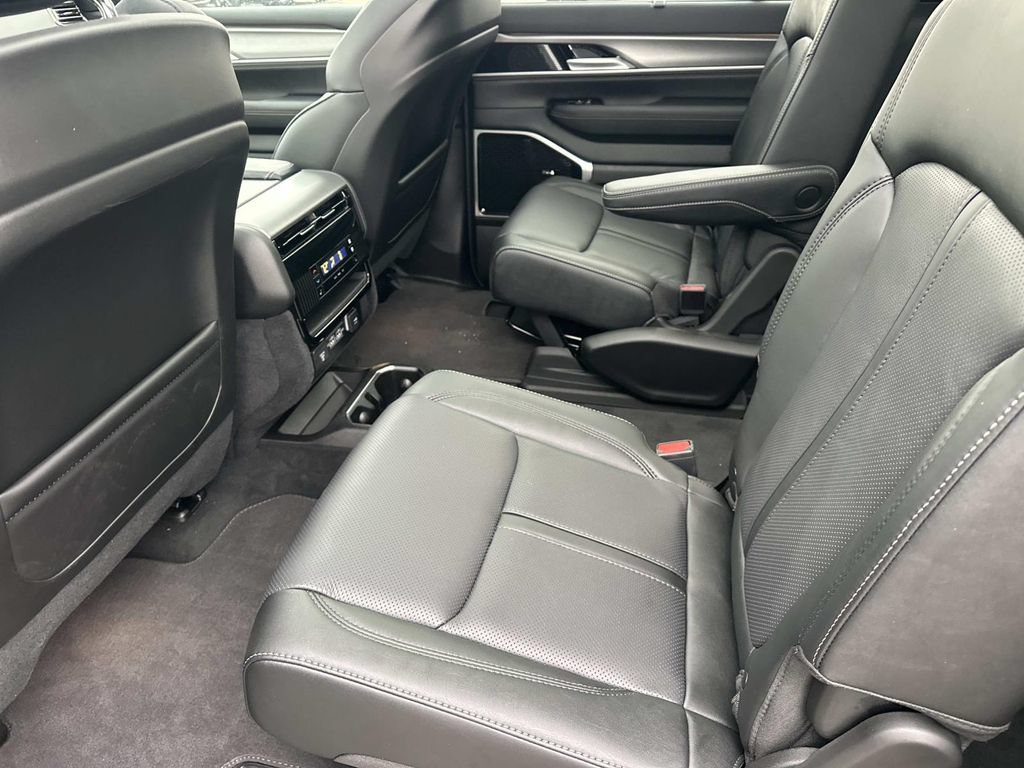 New 2026 Jeep Grand Wagoneer Limited AWD/4WD image 17
