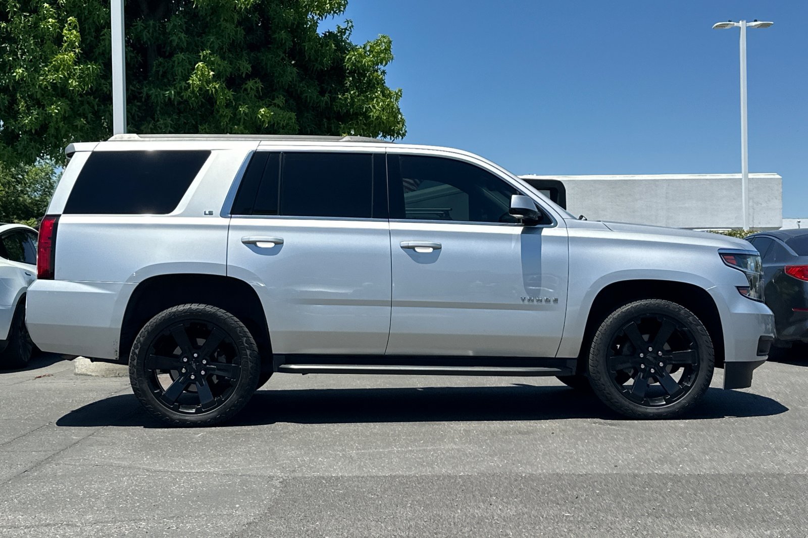 Used 2016 Chevrolet Tahoe LS RWD image 3