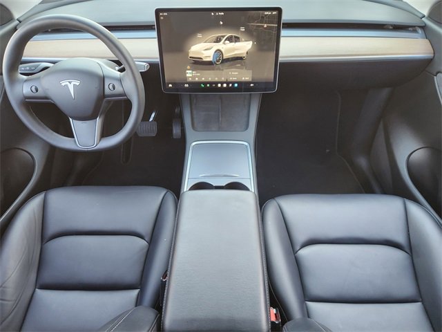 Used 2022 Tesla Model Y Long Range image 16