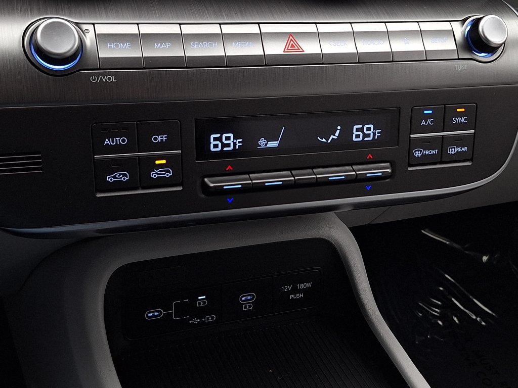 Certified 2024 Hyundai Kona SEL AWD/4WD image 23