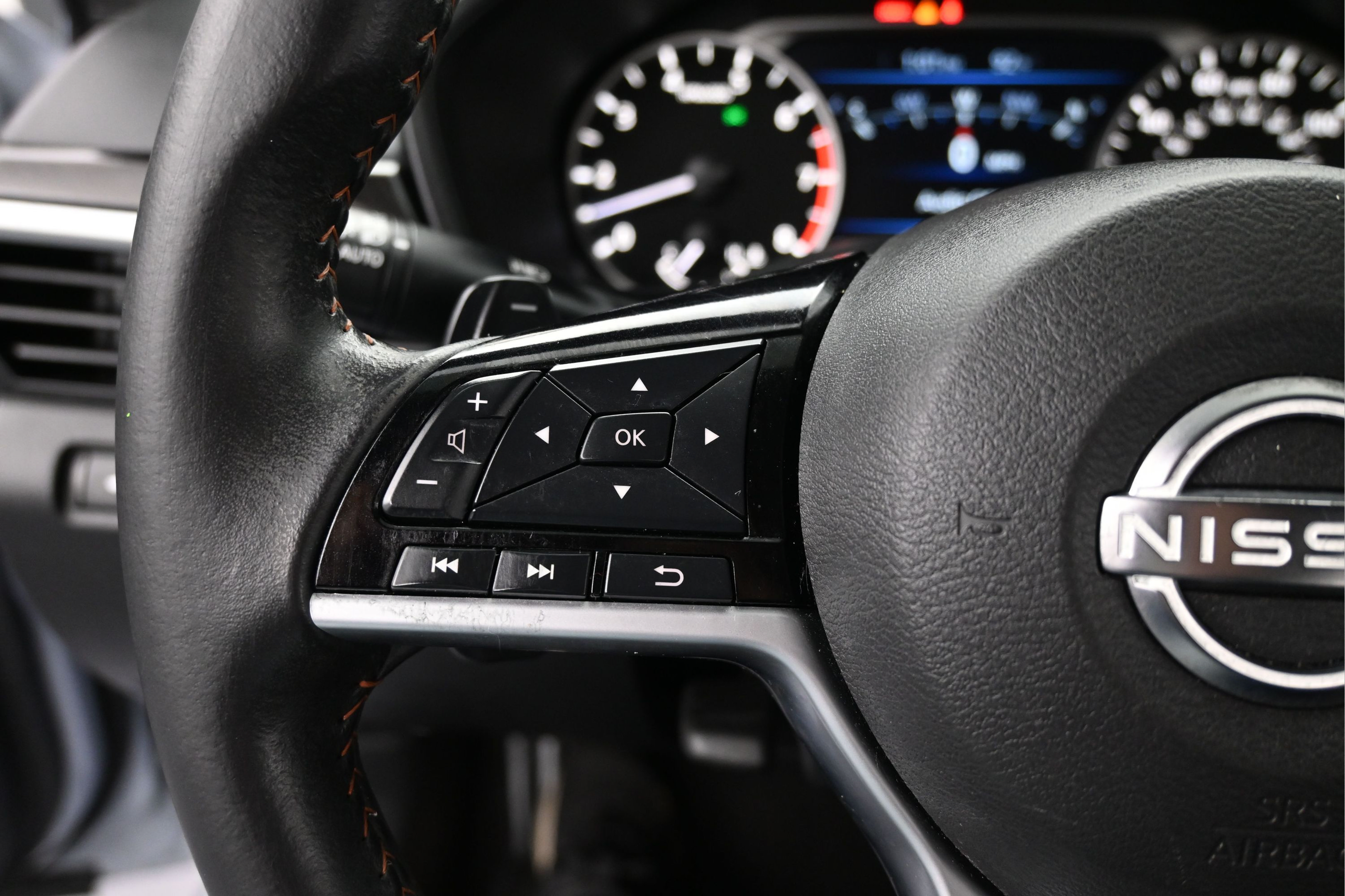 Used 2024 Nissan Altima 2.5 SR w/ SR Premium Package FWD image 14