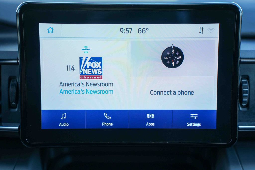 Used 2023 Ford Explorer XLT w/ Equipment Group 202A AWD/4WD image 39