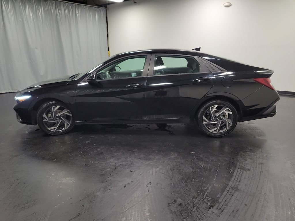 Used 2024 Hyundai Elantra SE FWD image 5