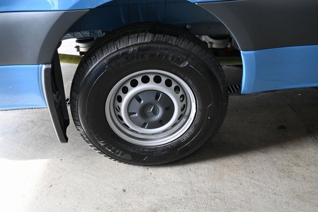 Used 2024 Mercedes-Benz eSprinter 170 Cargo image 30