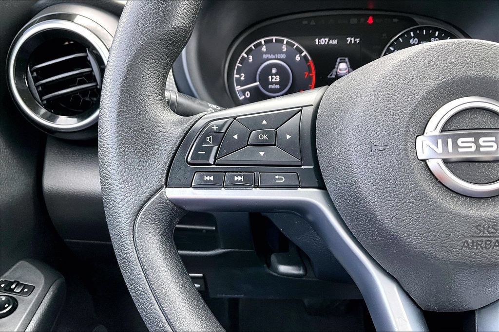 Used 2022 Nissan Kicks SV FWD image 11
