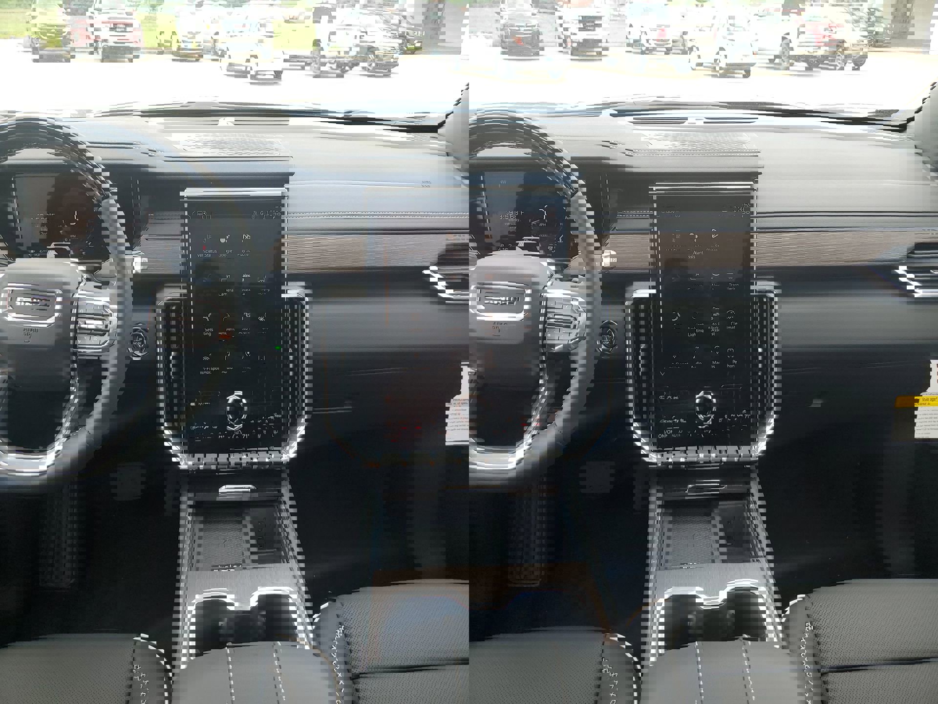 Used 2024 GMC Acadia Denali w/ Super Cruise Package image 10